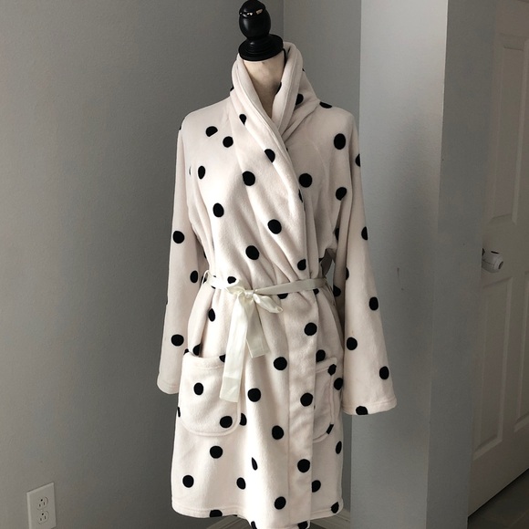 VICTORIAS SECRET Cozy Short Plush Robe in a white and black polka dots | M/L - Picture 3 of 12